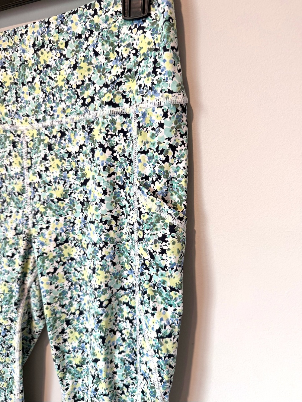 Women’s J Jill Floral Active High Rise 7/8 Leggings in Light Blue and Green - Picture 2 of 3